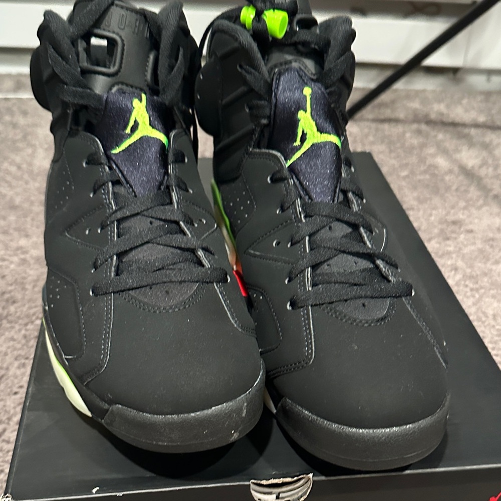 Retro 6 Black and Green Basketball Shoes